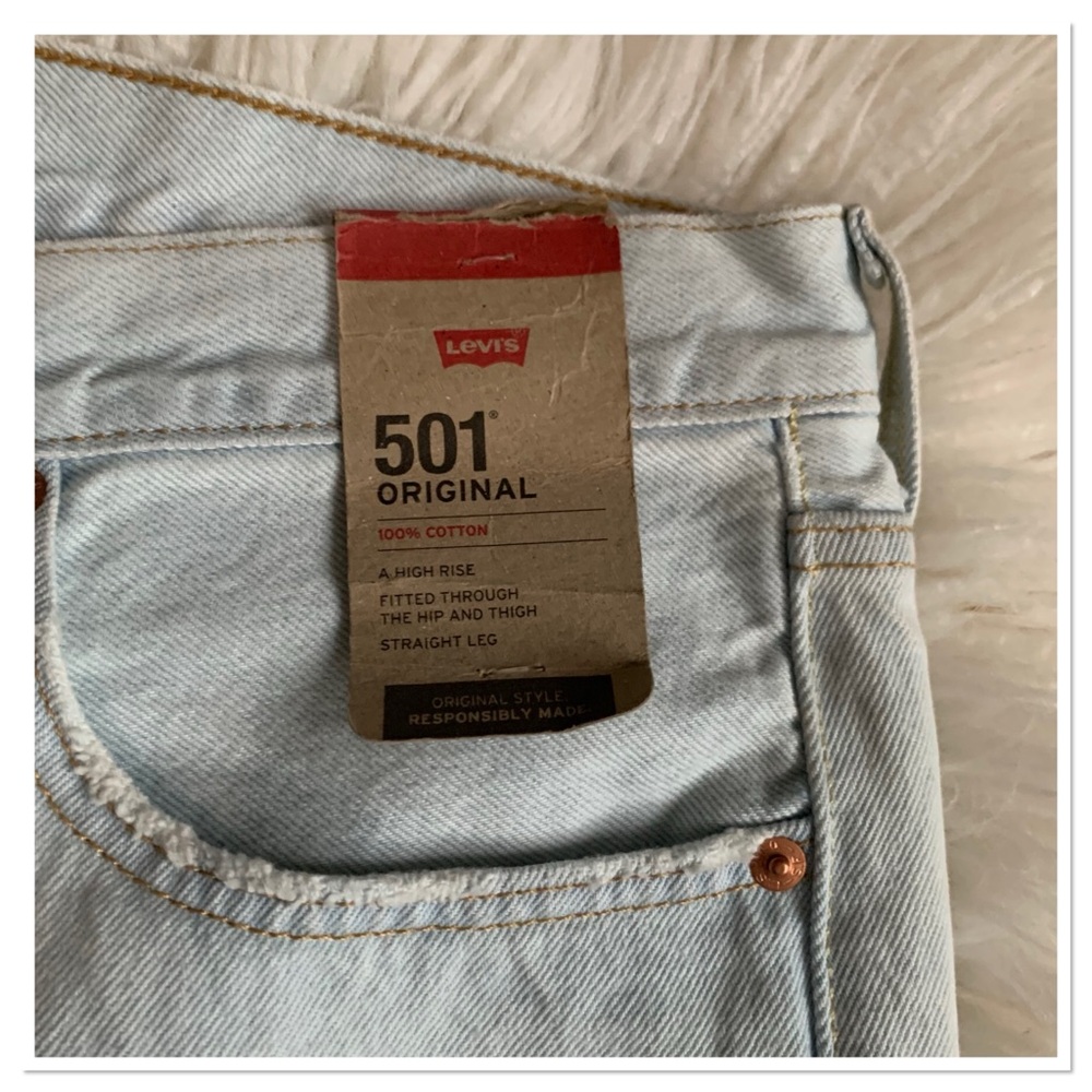 NWT Levi's 501 Light Wash Embroidered Jeans Blue Size 32 - Picture 11 of 15